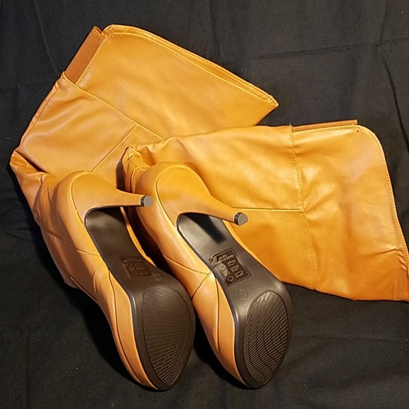 Boots - Picture 2 of 4